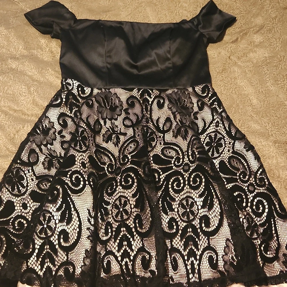 Dress - Picture 3 of 3